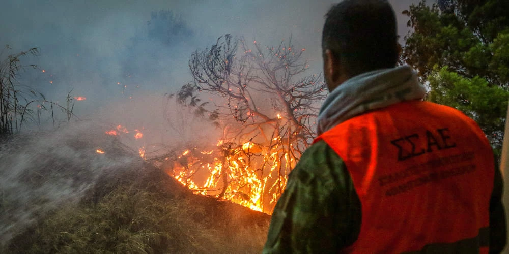 Συγκλονισμένη η Ελλάδα από την τραγωδία στο Μάτι – Κύμα αλληλεγγύης από πολίτες και εθελοντές
